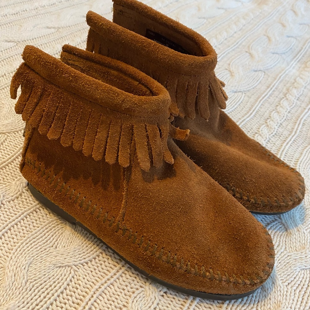 Little girls’ Minnetonka moccasins / booties size 11